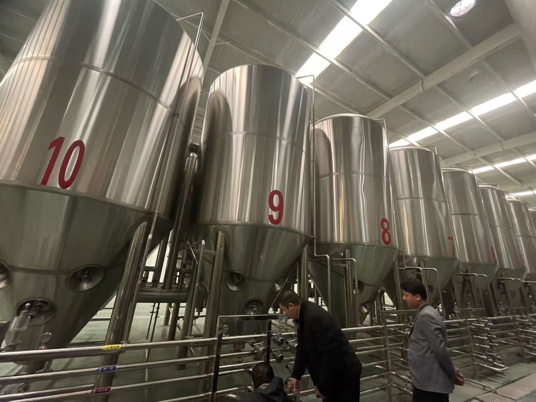 普洱精酿啤酒设备厂—平面布置、设备设计、制造、调试、培训等一条龙服务